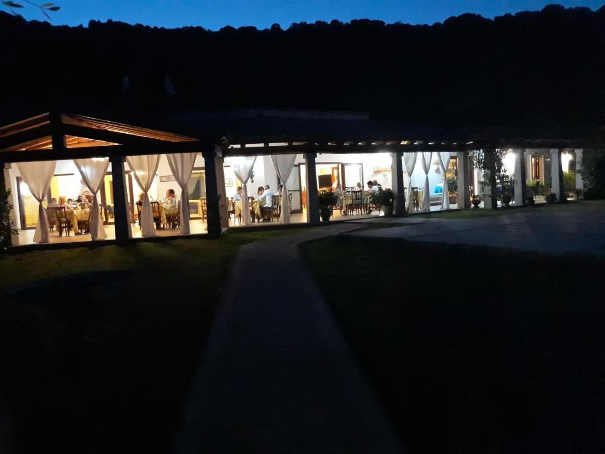 Hotel Lu Baroni Будоні Екстер'єр фото